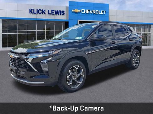 Used 2025 Chevrolet Trax LT w/ Driver Confidence Package FWD image 3
