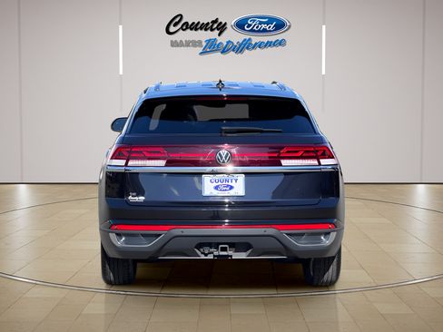 Used 2025 Volkswagen Atlas Cross Sport SE FWD image 5