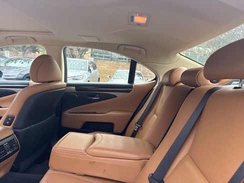 Used 2013 Lexus LS 460 w/ Comfort Pkg image 12