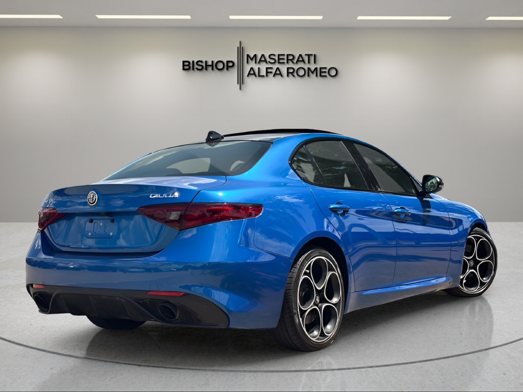 Used 2023 Alfa Romeo Giulia Veloce RWD image 4