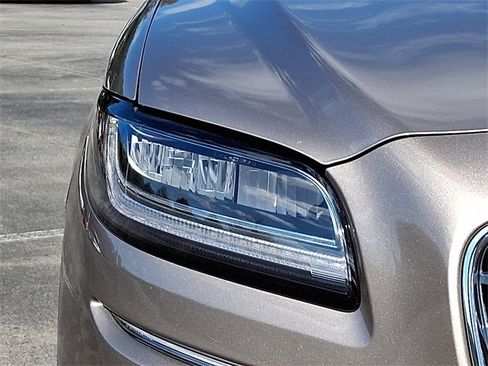 Used 2021 Lincoln Nautilus Reserve image 10