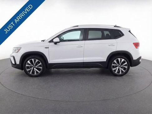 Used 2024 Volkswagen Taos SE image 11