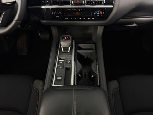 Used 2025 Nissan Pathfinder SV FWD image 17