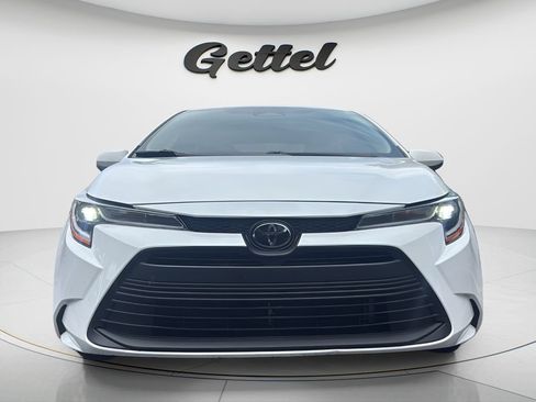 Used 2024 Toyota Corolla LE FWD image 2