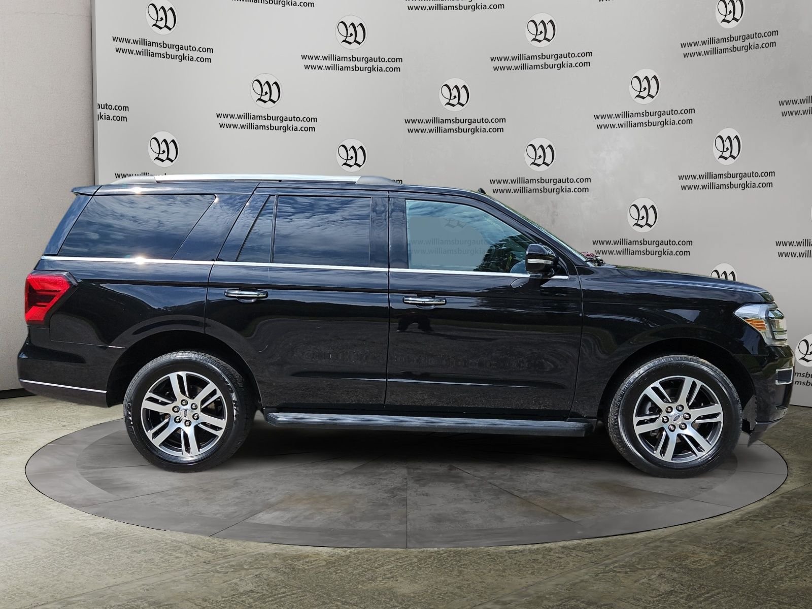 Used 2024 Ford Expedition Limited AWD/4WD image 6