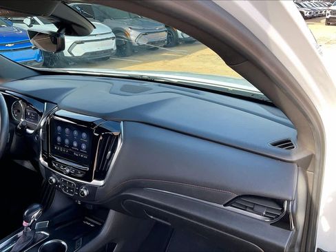 Used 2022 Chevrolet Traverse RS image 17