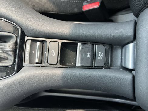 Used 2023 Honda HR-V LX image 29