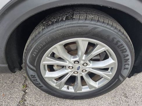 Used 2021 Ford Explorer XLT w/ Equipment Group 202A image 10