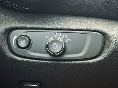 Used 2025 Chevrolet Blazer LT FWD image 25