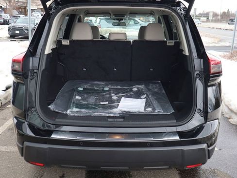 Certified 2025 Nissan Rogue SV image 27