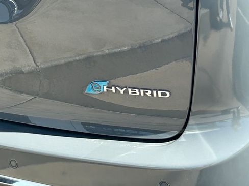 Used 2021 Chrysler Pacifica Touring FWD image 5
