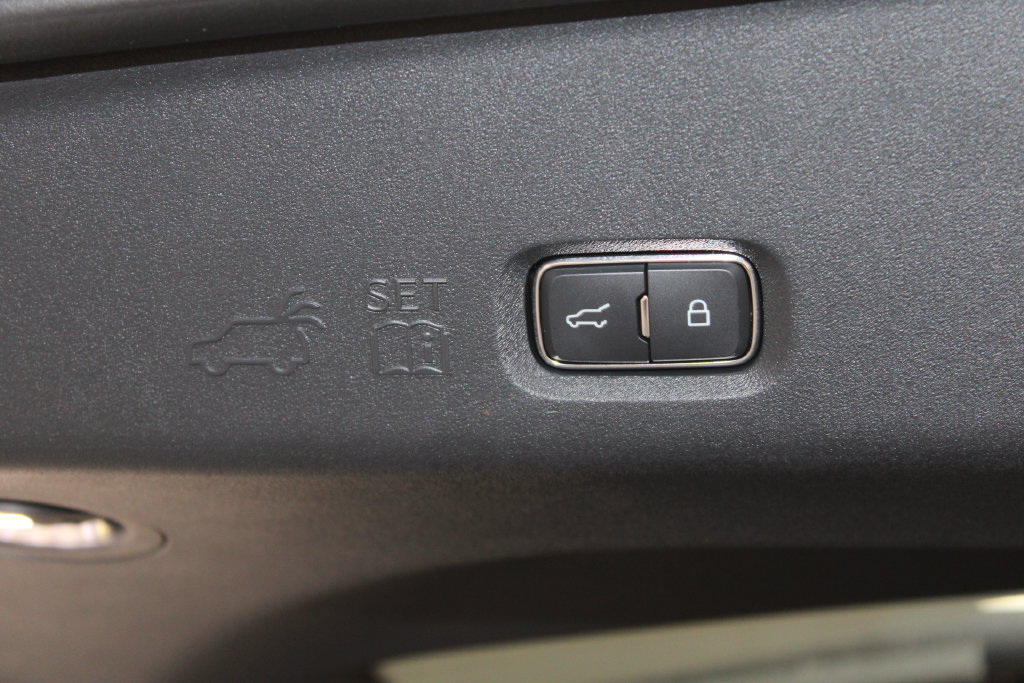 New 2027 Lincoln Navigator Premiere RWD image 17