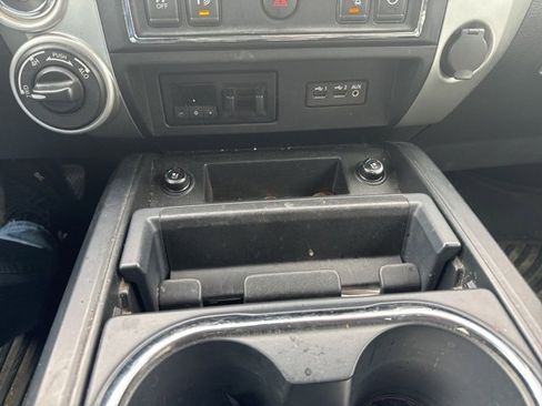 Used 2019 Nissan Titan PRO-4X w/ Pro-4x Convenience Package image 6