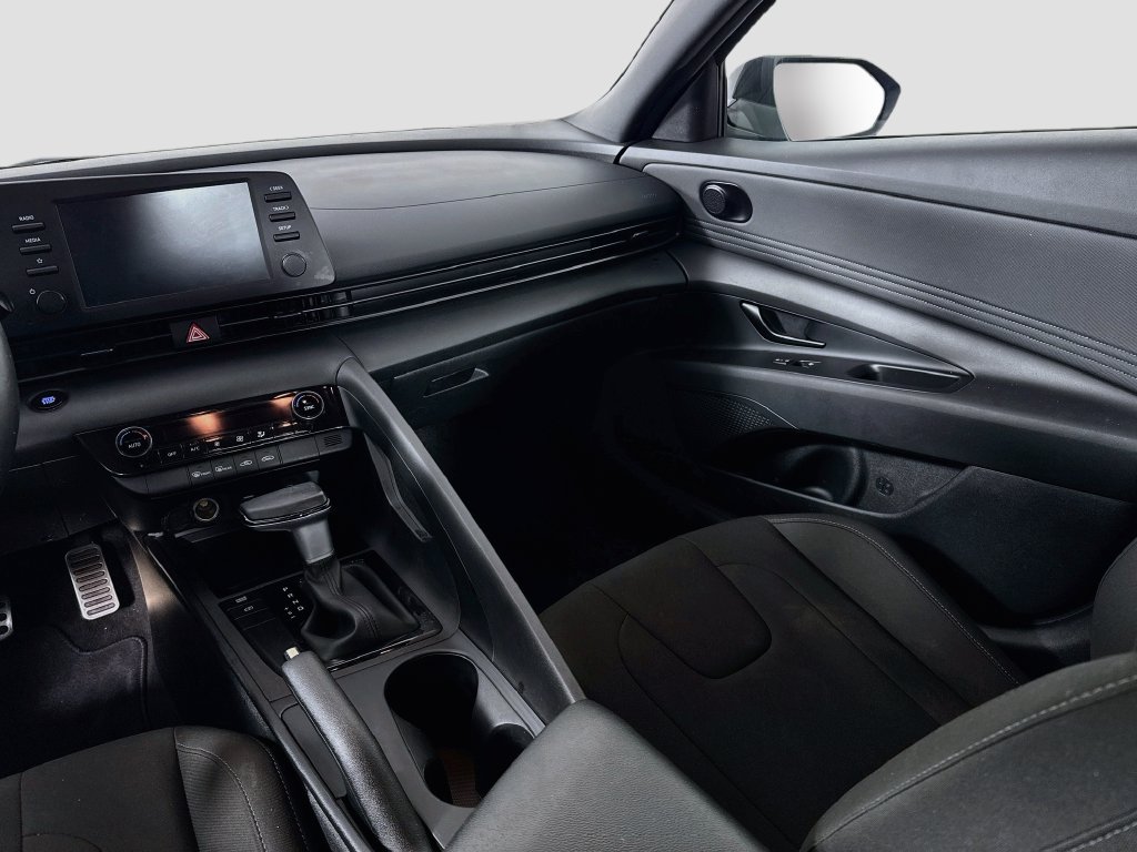 Used 2025 Hyundai Elantra Sport FWD image 22