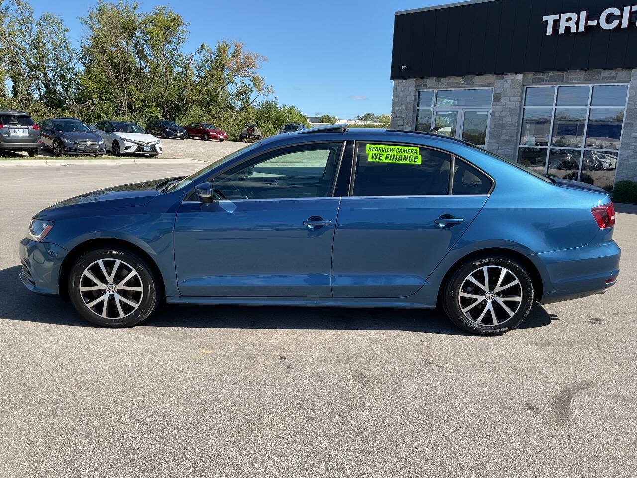 Used 2017 Volkswagen Jetta SE FWD image 3
