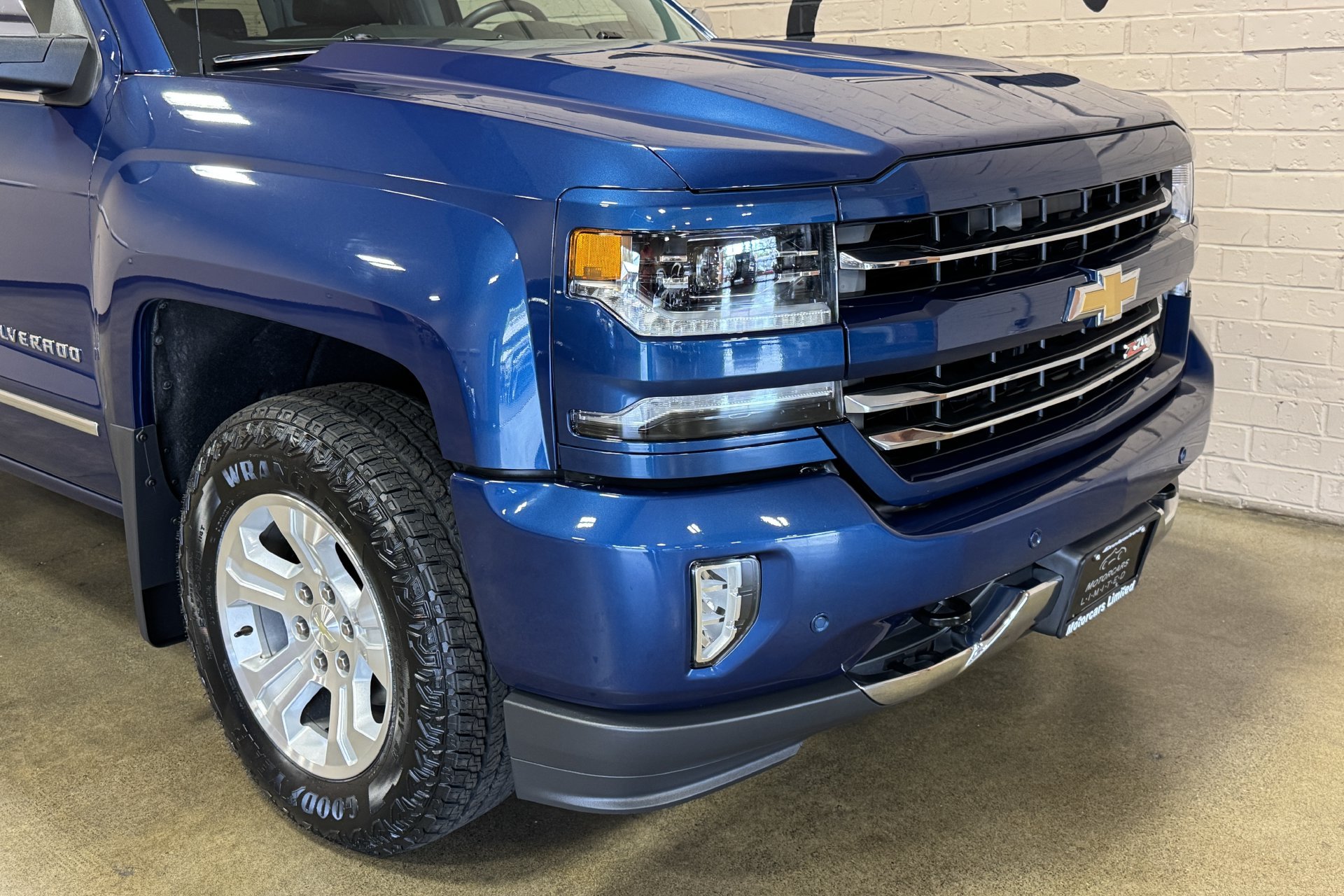 Used 2017 Chevrolet Silverado 1500 LTZ Z71 w/ LTZ Plus Package AWD/4WD image 12