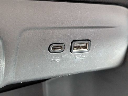 Used 2025 Chevrolet Trax LT FWD image 21