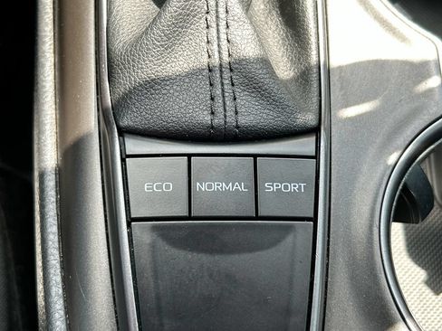 Used 2023 Toyota Camry SE FWD image 32