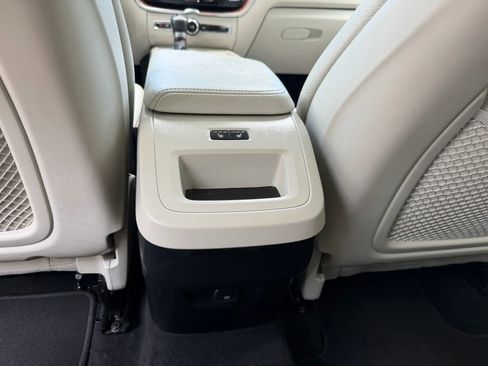 Used 2021 Volvo XC60 T6 Momentum AWD/4WD image 20