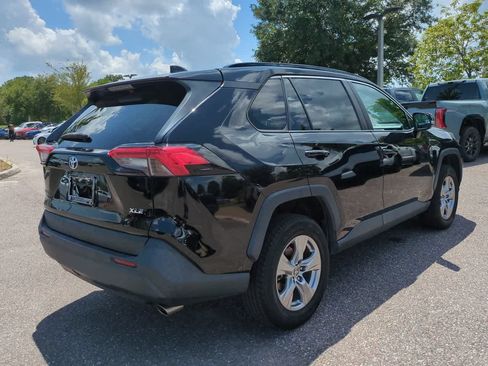 Used 2022 Toyota RAV4 XLE FWD image 6