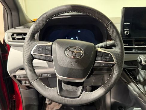 Certified 2025 Toyota Sienna XSE image 25