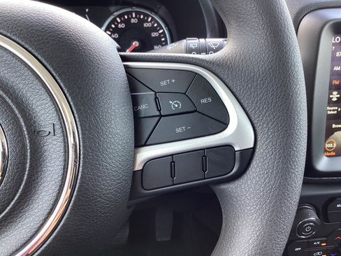 Used 2023 Jeep Renegade Latitude AWD/4WD image 31