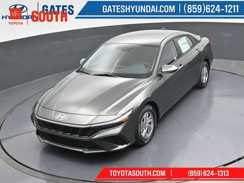 Used 2025 Hyundai Elantra SE FWD image 44