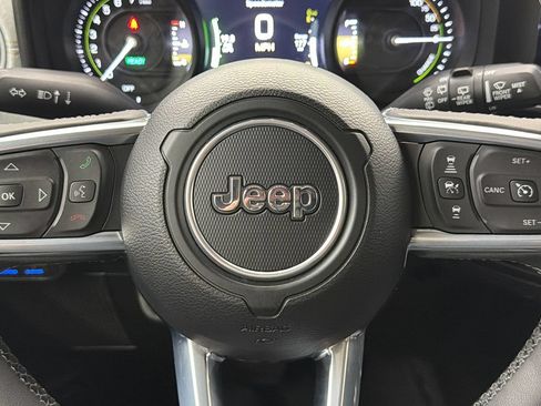 Used 2025 Jeep Wrangler Unlimited Sahara w/ Safety Group AWD/4WD image 28