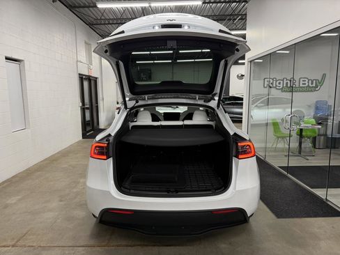 Used 2024 Tesla Model Y Long Range image 17
