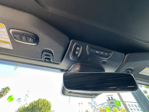 Used 2022 Jeep Wrangler Unlimited Sahara image 25