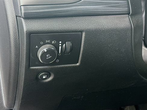 Used 2020 Jeep Grand Cherokee Altitude AWD/4WD image 17
