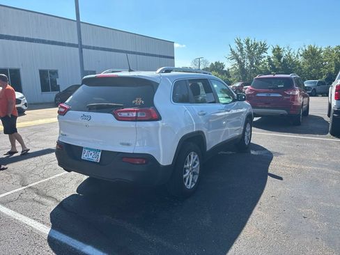 Used 2016 Jeep Cherokee Latitude w/ Cold Weather Group AWD/4WD image 4