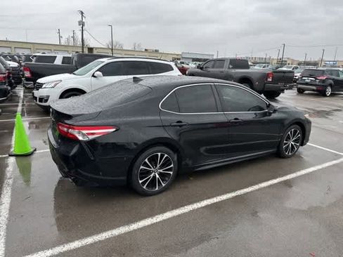 Used 2020 Toyota Camry SE image 19