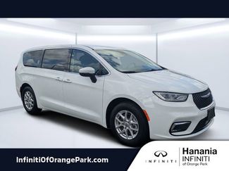 Used 2023 Chrysler Pacifica Touring-L FWD video 1