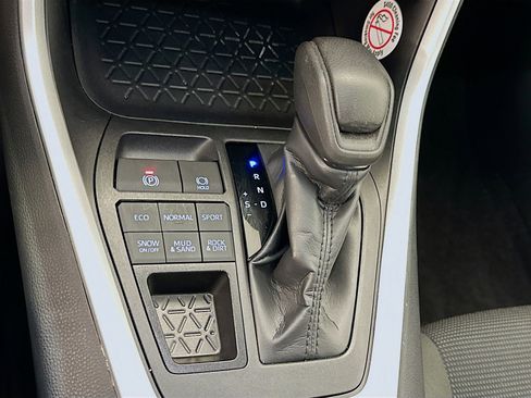 Used 2025 Toyota RAV4 LE image 25