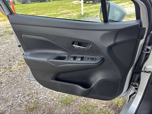 Used 2025 Nissan Versa SV FWD image 18