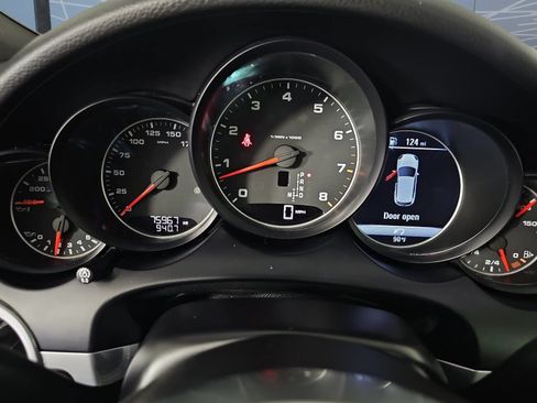 Used 2016 Porsche Cayenne AWD/4WD image 21