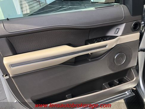 Used 2020 Ford Expedition XLT image 8