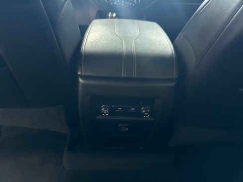 Used 2020 Chevrolet Traverse LT FWD image 16