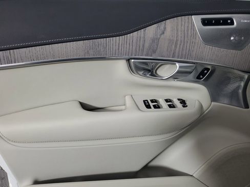 Used 2024 Volvo XC90 B6 Ultimate w/ Protection Package image 21