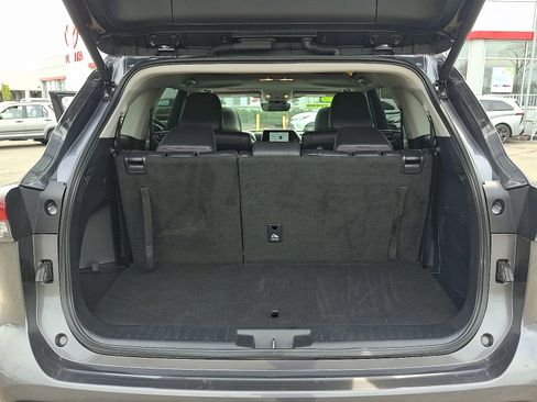 Used 2025 Toyota Highlander XLE AWD/4WD image 29