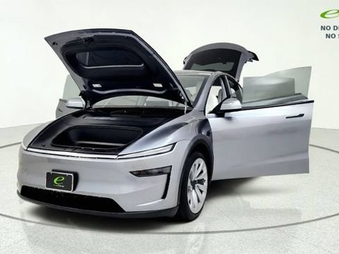 Used 2026 Tesla Model Y AWD image 13