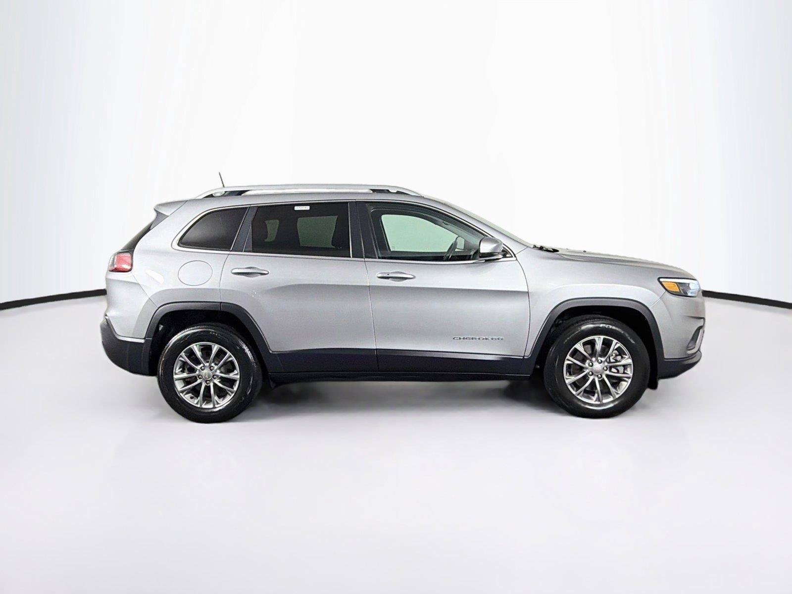 Used 2020 Jeep Cherokee Latitude Plus w/ Comfort/Convenience Group AWD/4WD image 12