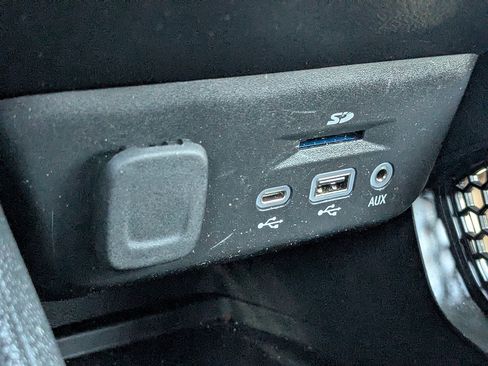 Certified 2023 Chevrolet TrailBlazer ACTIV w/ Technology Package AWD/4WD image 36