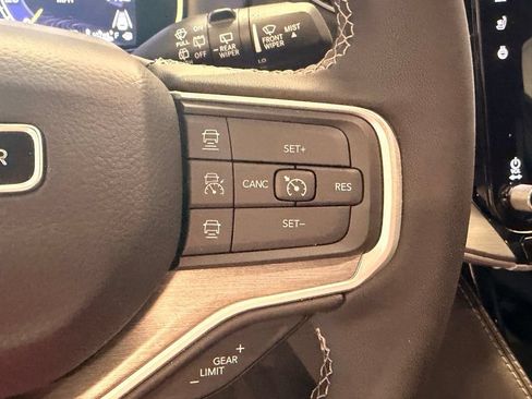 Used 2025 Jeep Wagoneer 4WD image 35