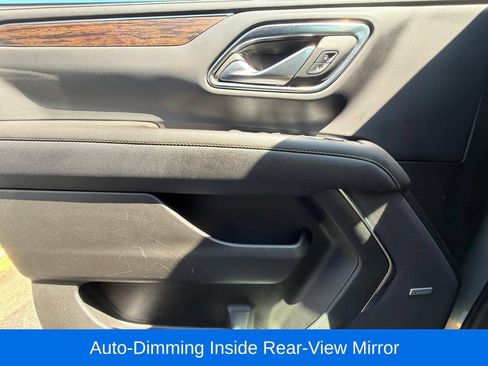 Used 2024 Chevrolet Suburban Premier AWD/4WD image 32