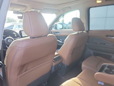 Used 2025 Nissan Pathfinder Platinum w/ Cargo Package image 10