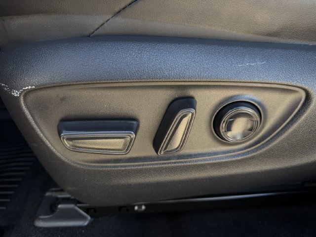 Used 2024 Toyota Venza XLE AWD/4WD image 25