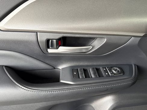 Certified 2025 Toyota Grand Highlander AWD image 13