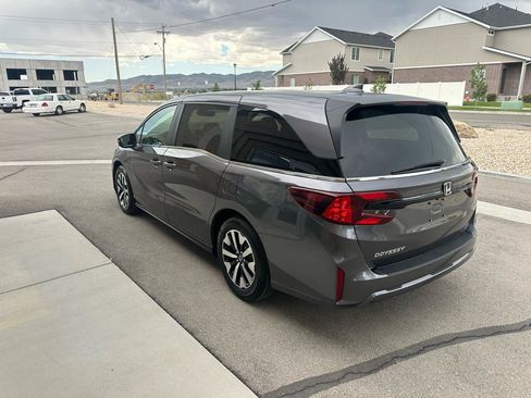 Used 2025 Honda Odyssey EX-L image 7